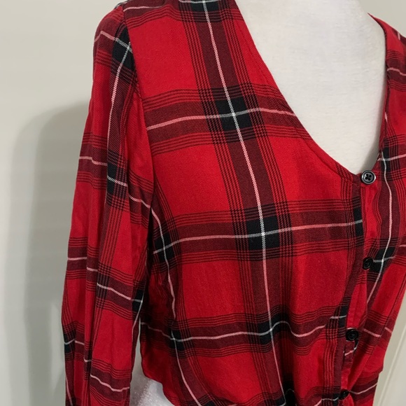 NWT Cute Plaid Tie Front Top - Picture 4 of 10